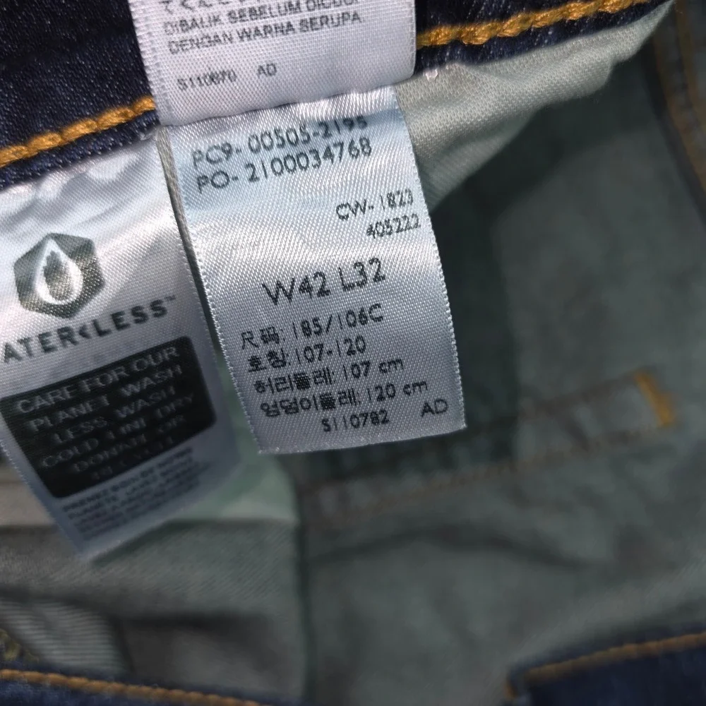 Levis 505 Regular Fit Jeans Mens 42x32 Dark Wash Indigo Straight Leg Denim